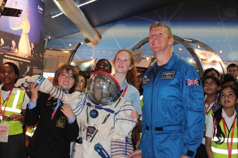 Tim Peake with school children and Sokul suit (H).jpg